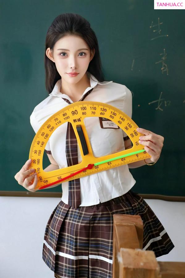   [XiuRen]高清写真图 2025.07.04 No.10512 梨霜儿 学妹制服第29张图片